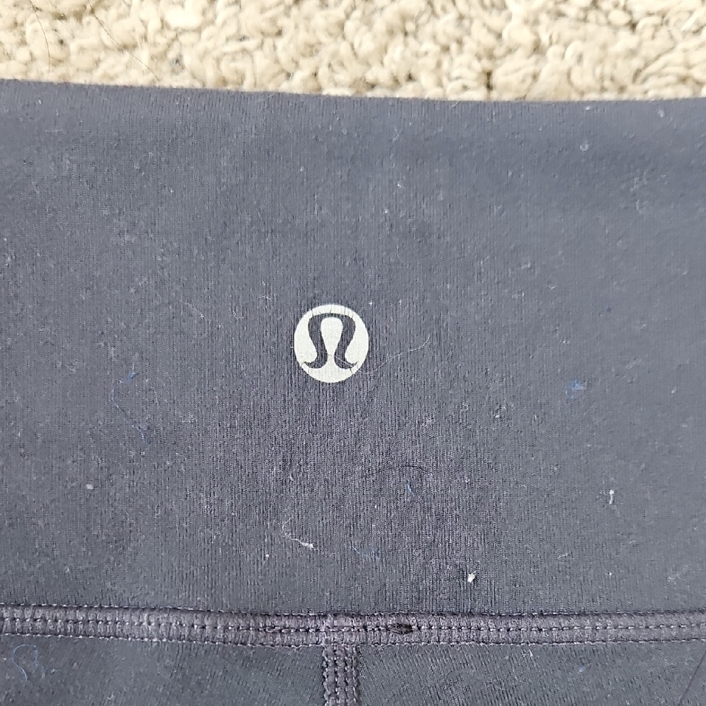 Lululemon Wunder Under Crop Reversible Black to Grey - Picture 4 of 8